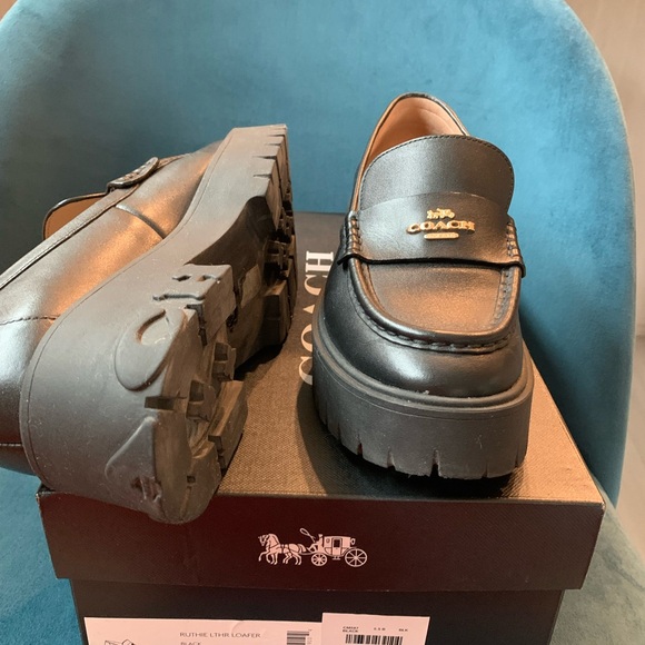 Coach Black Leather Women’s Slip-On Loafers, size 5,5. Was $400 - Picture 5 of 8